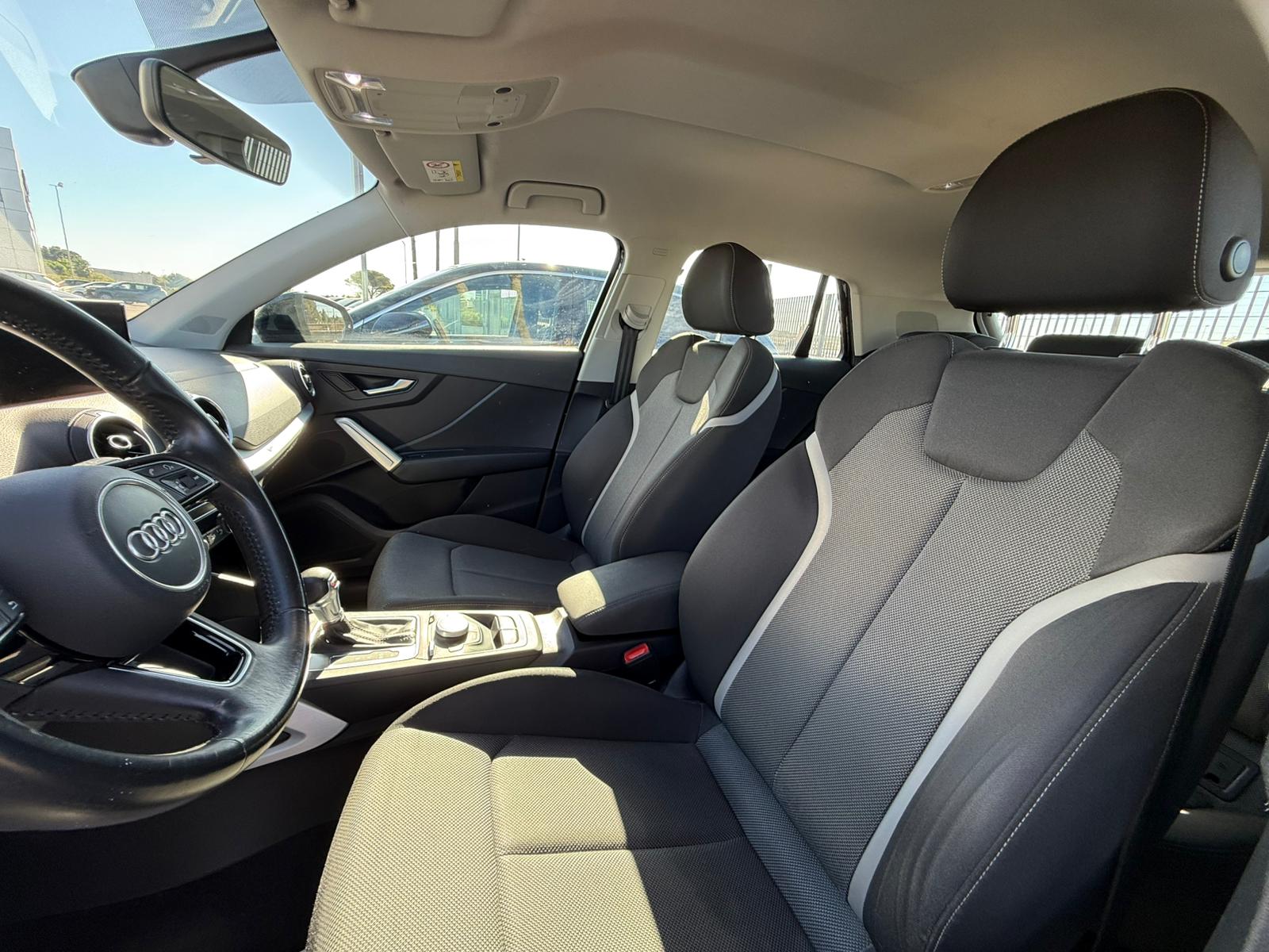 Q2 30 TDI Stronic Identity Black
