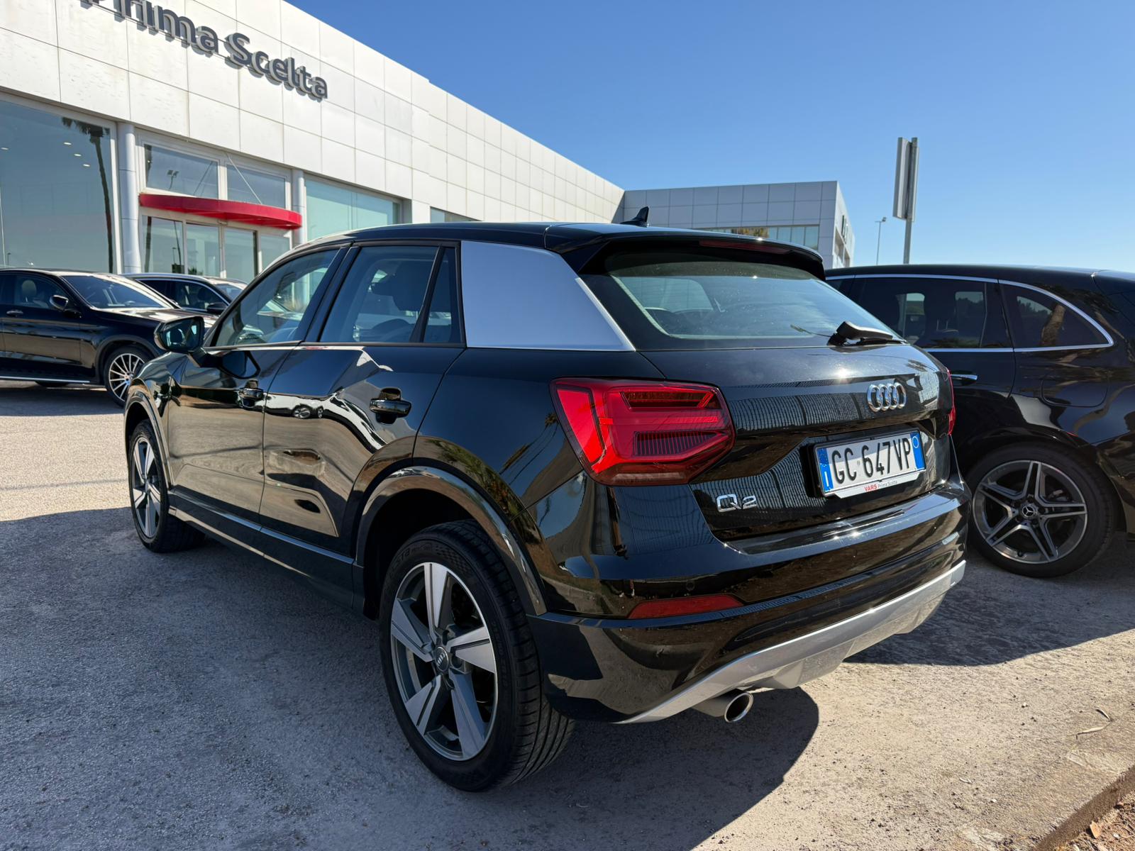 Q2 30 TDI Stronic Identity Black